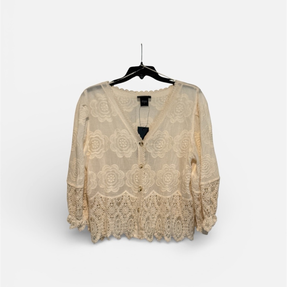 Chic Lace Button-Up Blouse in Cream
